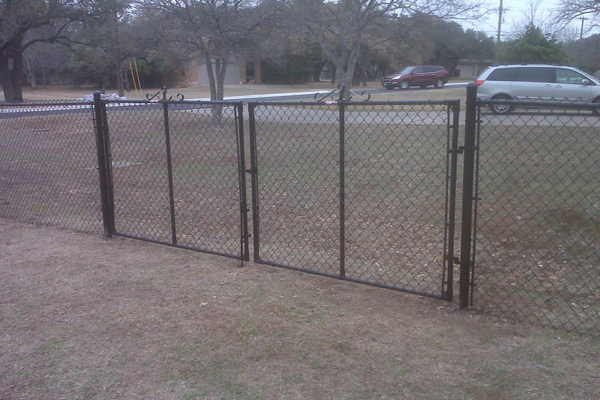 Chain link fence installation 
