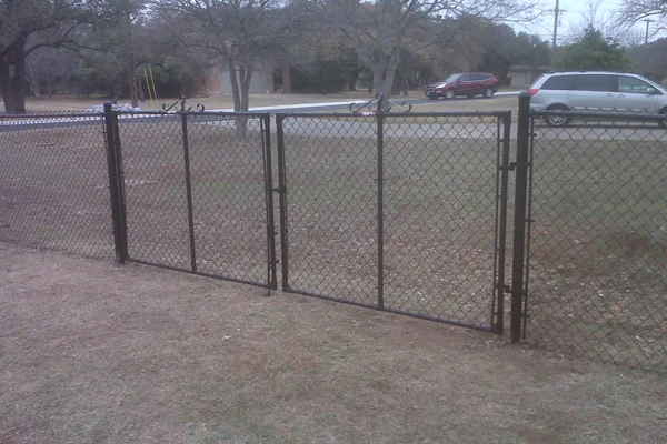 Chain link fence installation 